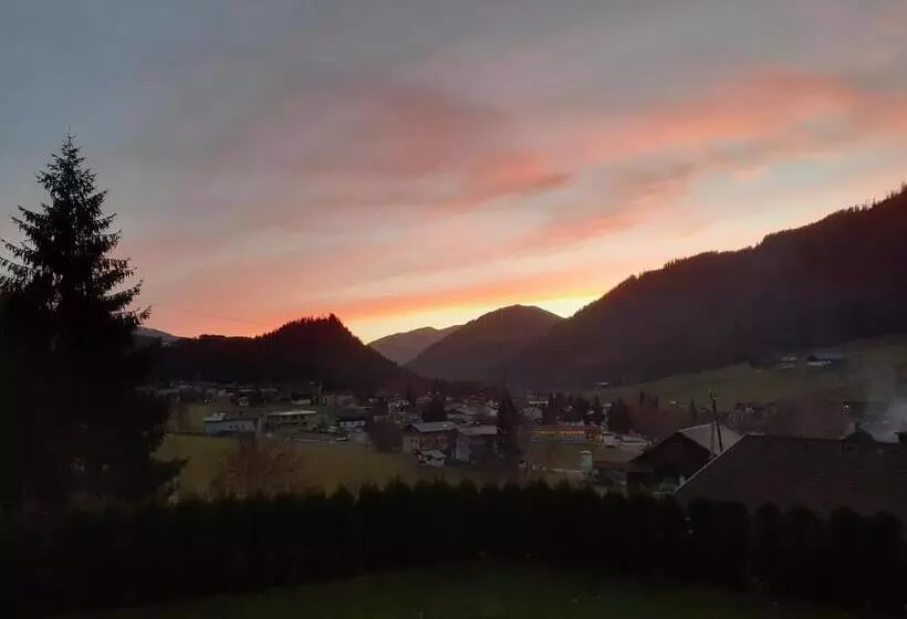 ペンション Haus Farmer