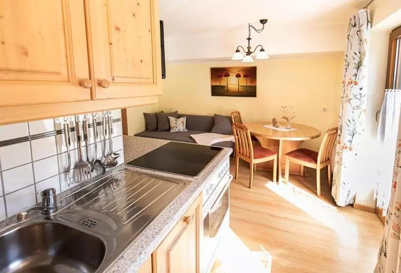 ペンション Haus Farmer