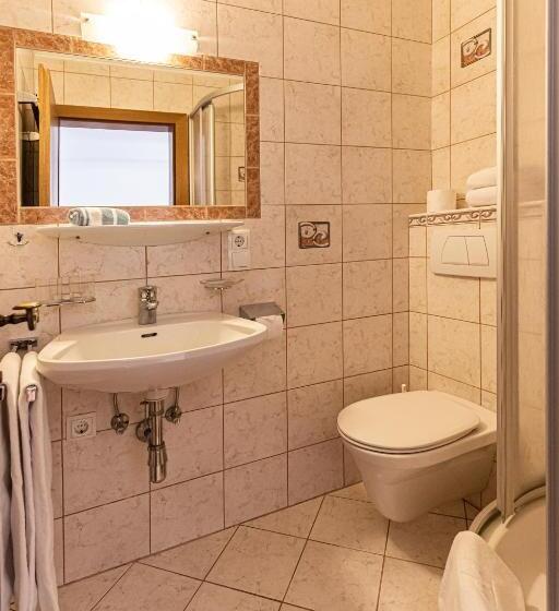 ペンション Haus Farmer