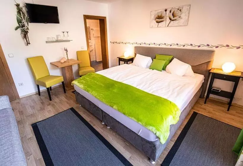 ペンション Haus Farmer