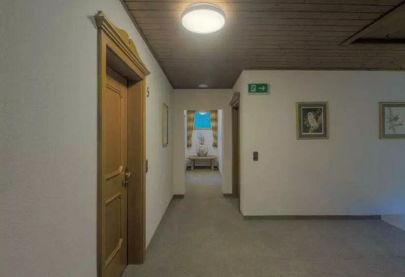 پانسیون Landhaus Zum Griena