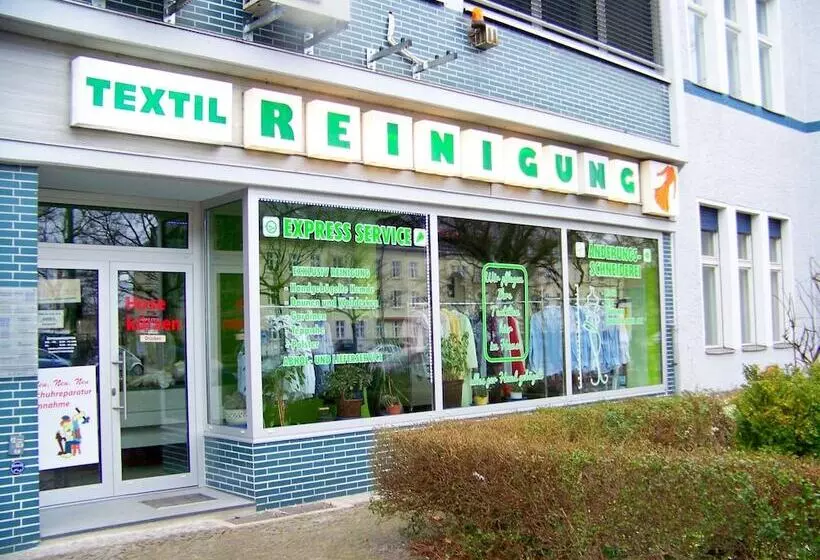 مسافرخانه Amadeus Central