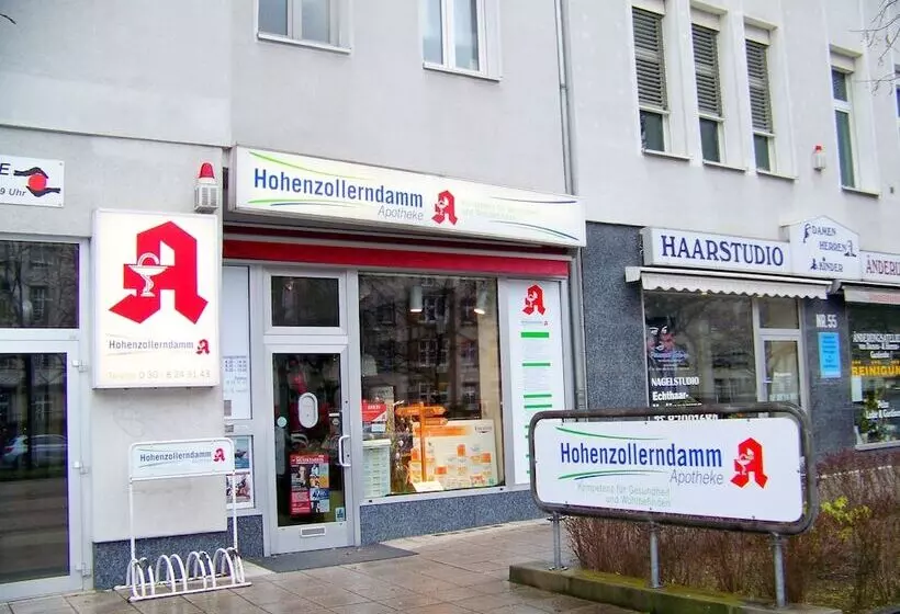 مسافرخانه Amadeus Central