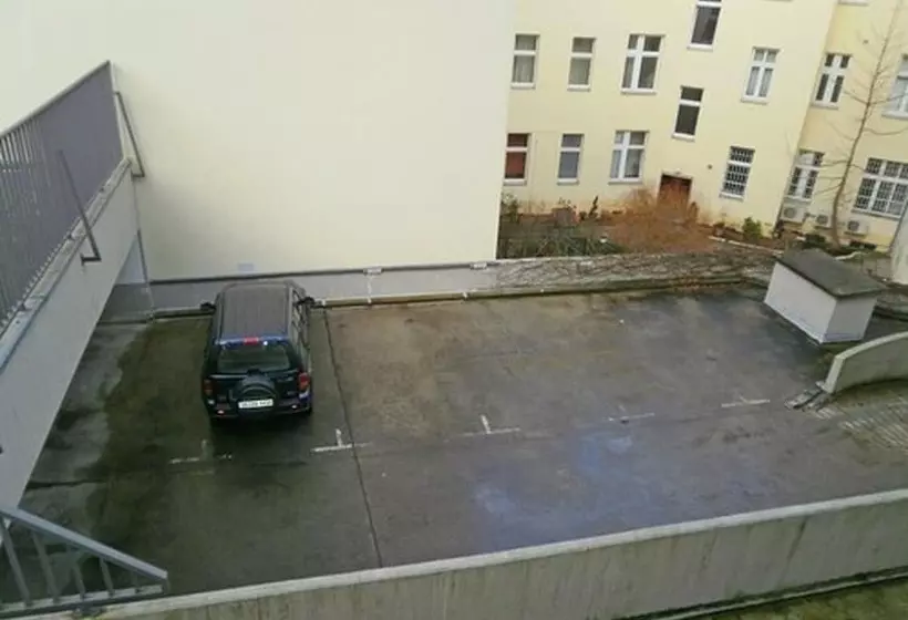 مسافرخانه Amadeus Central