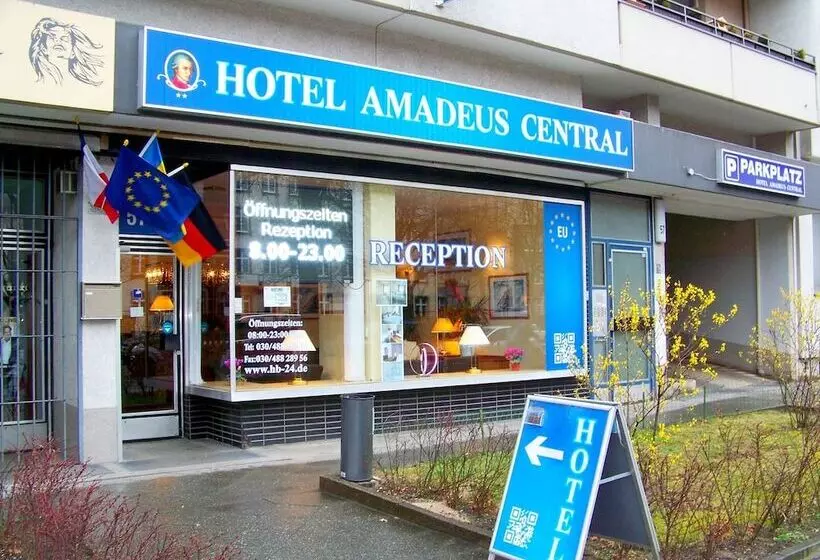 مسافرخانه Amadeus Central