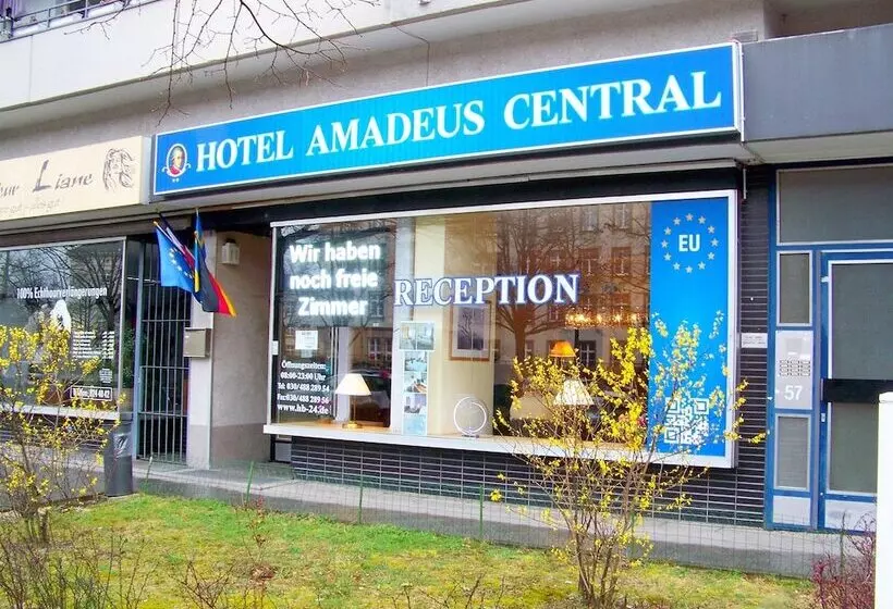 مسافرخانه Amadeus Central