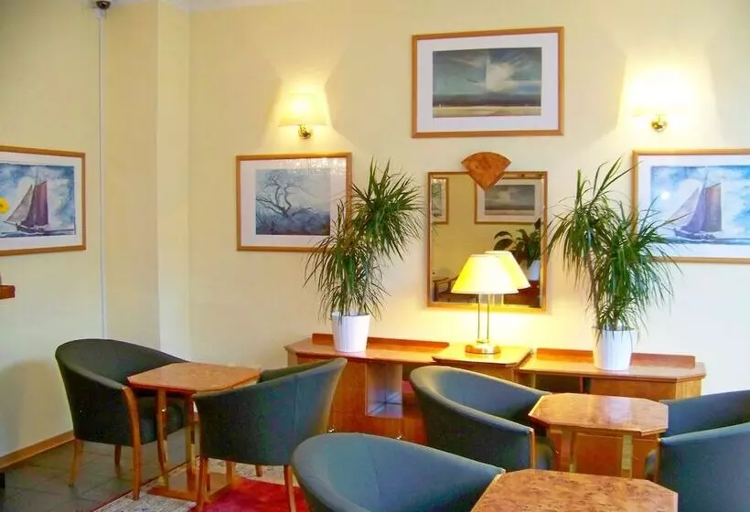 مسافرخانه Amadeus Central