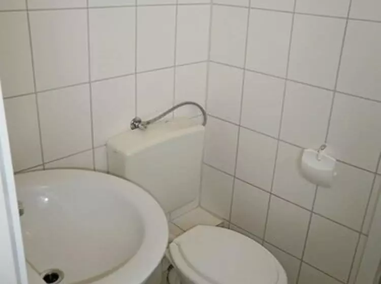 مسافرخانه Amadeus Central