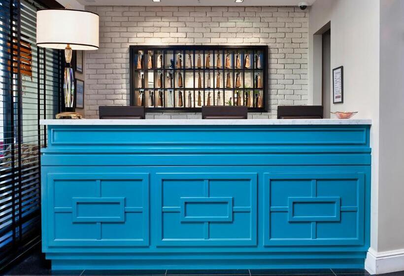 Center Chic Hotel   An Atlas Boutique