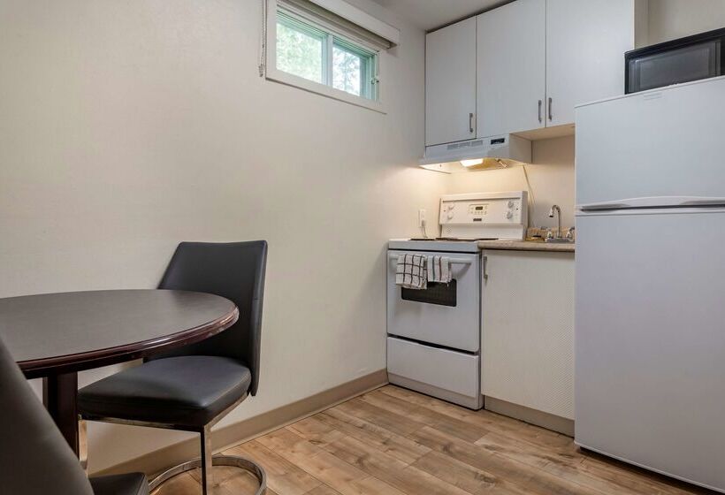 Danny’s Hotel Suites, Surestay Collection By Best Western