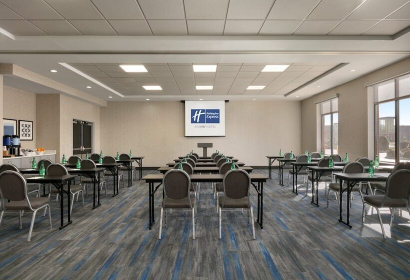 Holiday Inn Express Hotel & Suites Norfolk Airport, An Ihg