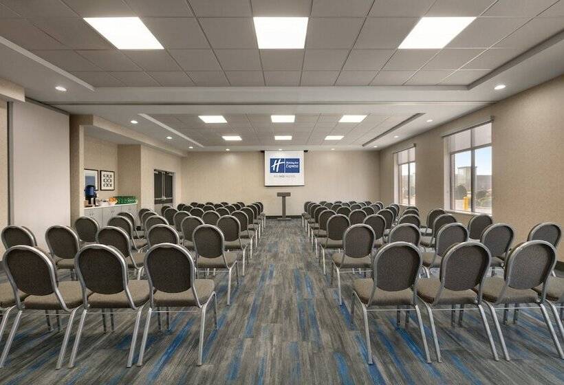 Holiday Inn Express Hotel & Suites Norfolk Airport, An Ihg