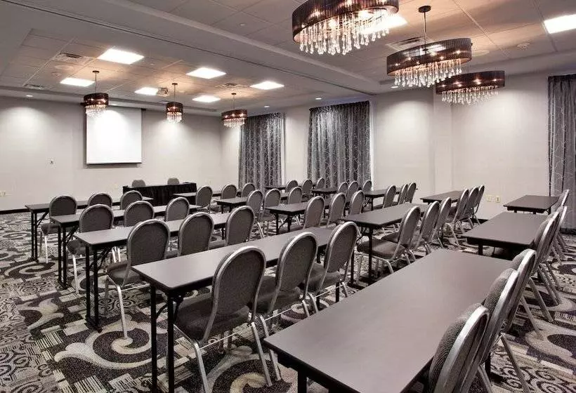 Holiday Inn Express Hotel & Suites Norfolk Airport, An Ihg