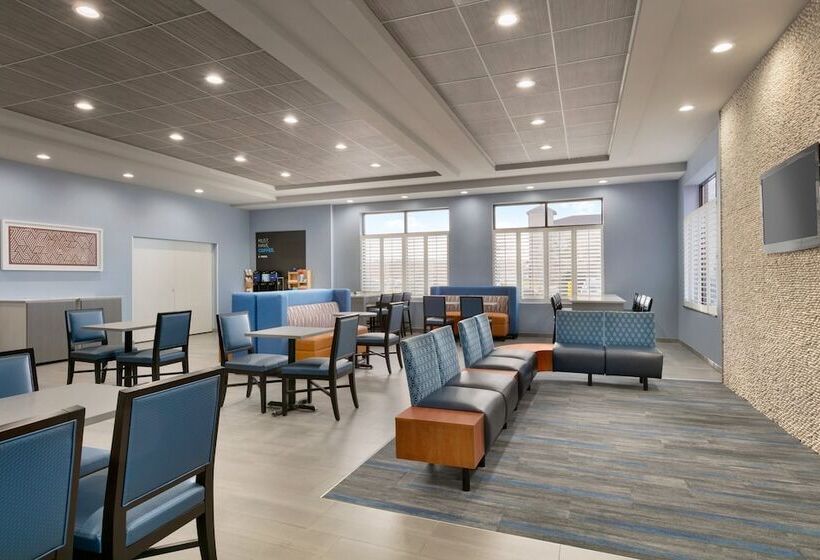 Holiday Inn Express Hotel & Suites Norfolk Airport, An Ihg