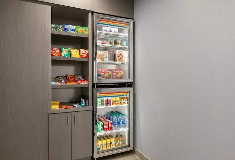 Holiday Inn Express Hotel & Suites Norfolk Airport, An Ihg