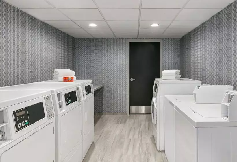 Holiday Inn Express Hotel & Suites Norfolk Airport, An Ihg