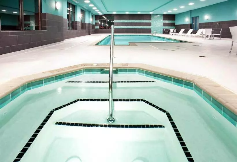 Holiday Inn Express Hotel & Suites Norfolk Airport, An Ihg