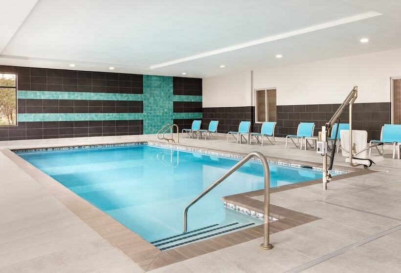 Holiday Inn Express Hotel & Suites Norfolk Airport, An Ihg