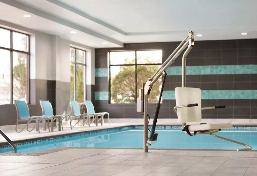 Holiday Inn Express Hotel & Suites Norfolk Airport, An Ihg