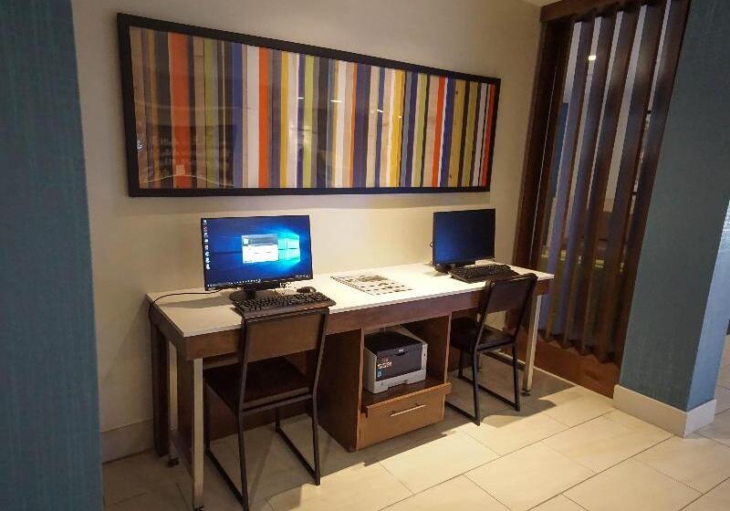 Holiday Inn Express Hotel & Suites Savannah Midtown, An Ihg