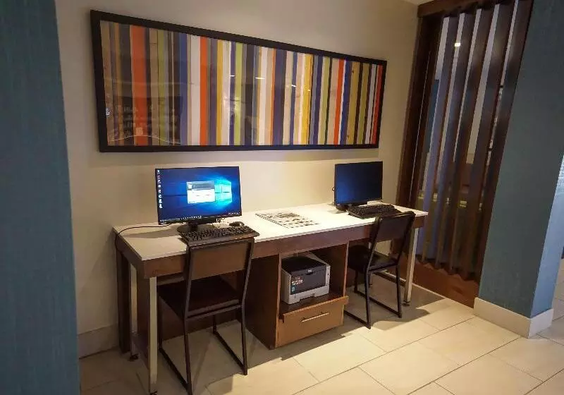 Holiday Inn Express Hotel & Suites Savannah Midtown, An Ihg