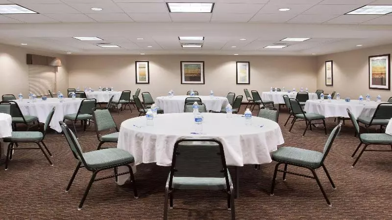 فندق Holiday Inn Express & Suites Zanesville North, An Ihg