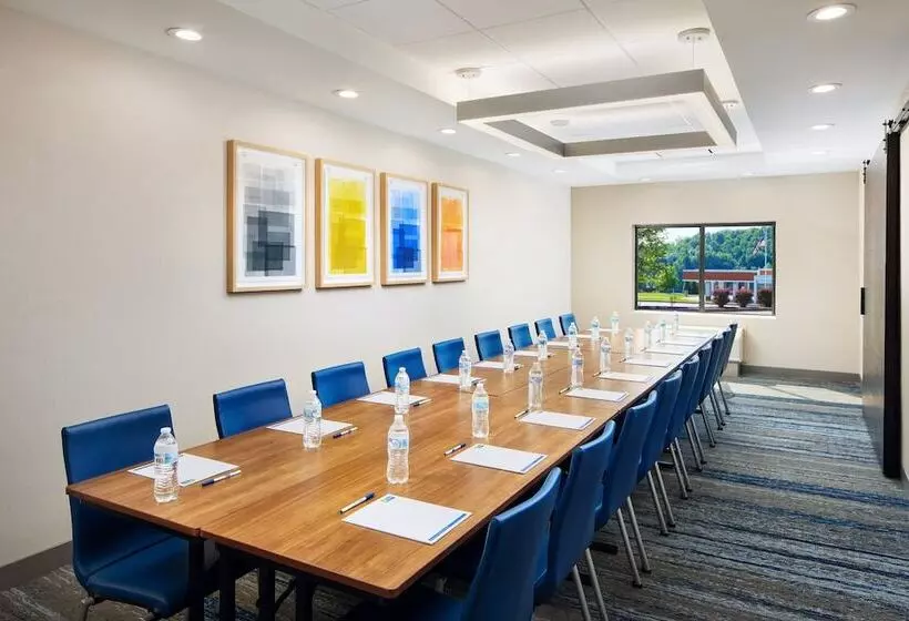 호텔 Holiday Inn Express & Suites Bridgeport, An Ihg