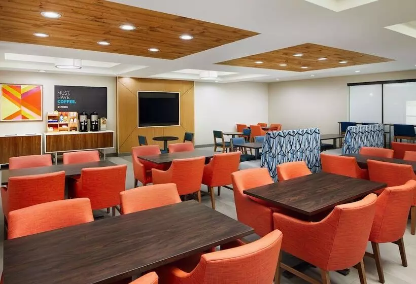 호텔 Holiday Inn Express & Suites Bridgeport, An Ihg