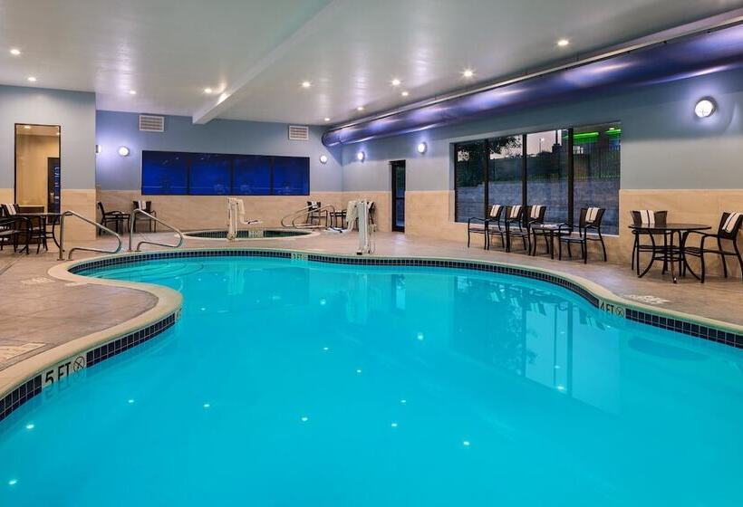 Otel Holiday Inn Express & Suites Bridgeport, An Ihg