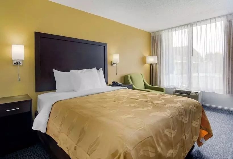 ホテル Quality Inn Verona  Staunton North