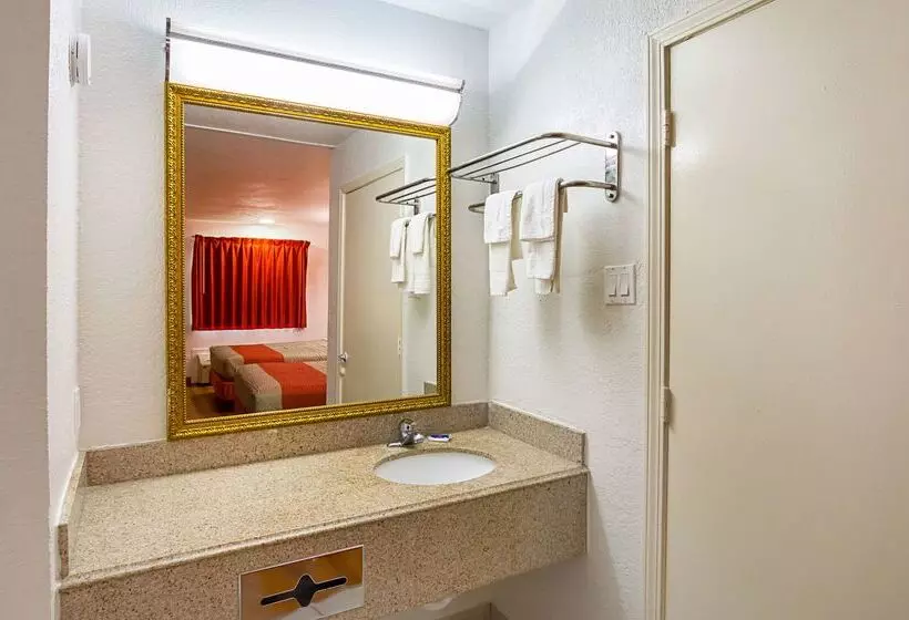 Motel 6 Red Oak, Tx   Dallas