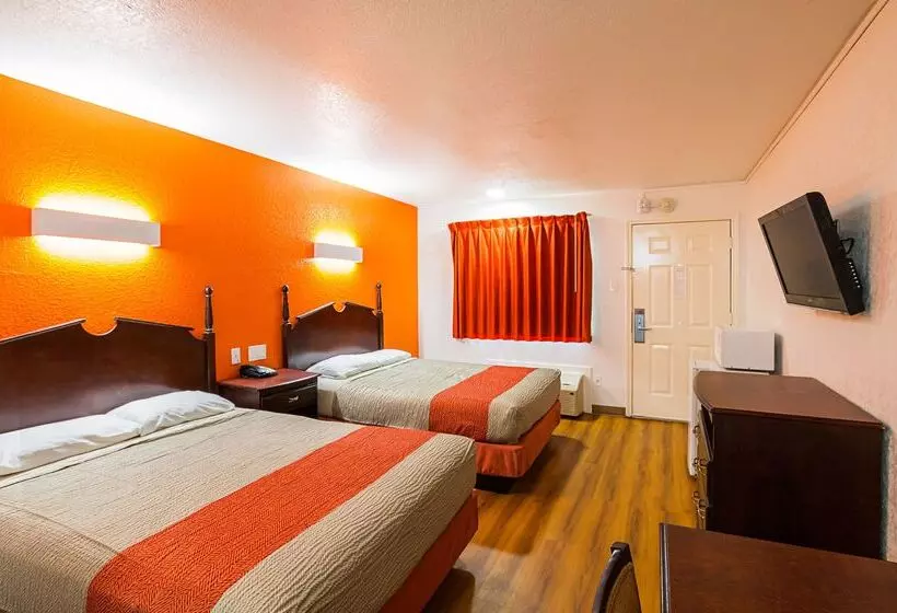 Motel 6 Red Oak, Tx   Dallas