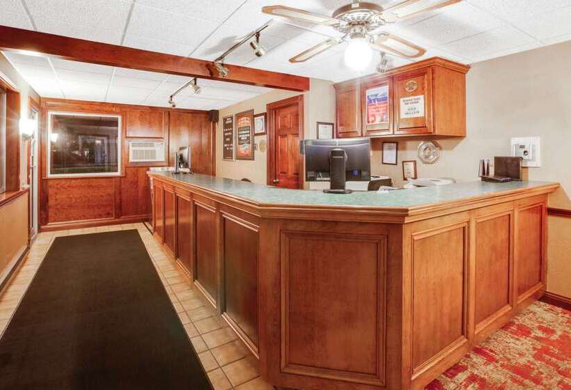 مُتل Super 8 Beachfront By Wyndham Mackinaw City, Mi