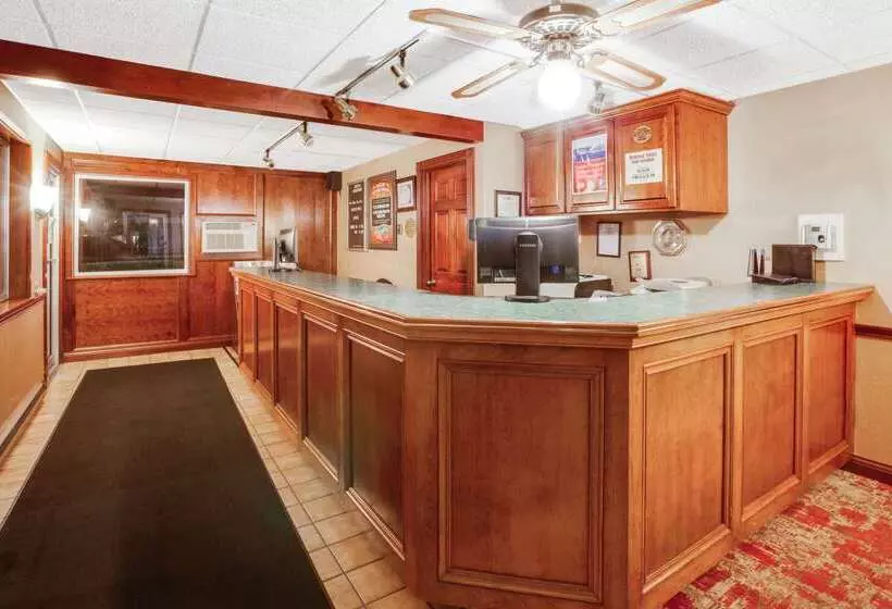 Motel Super 8 Beachfront By Wyndham Mackinaw City, Mi