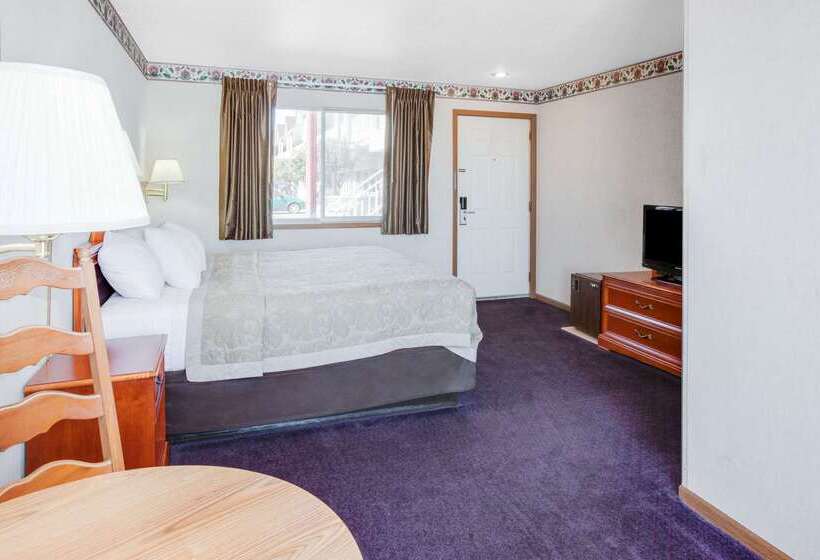 مُتل Super 8 Beachfront By Wyndham Mackinaw City, Mi