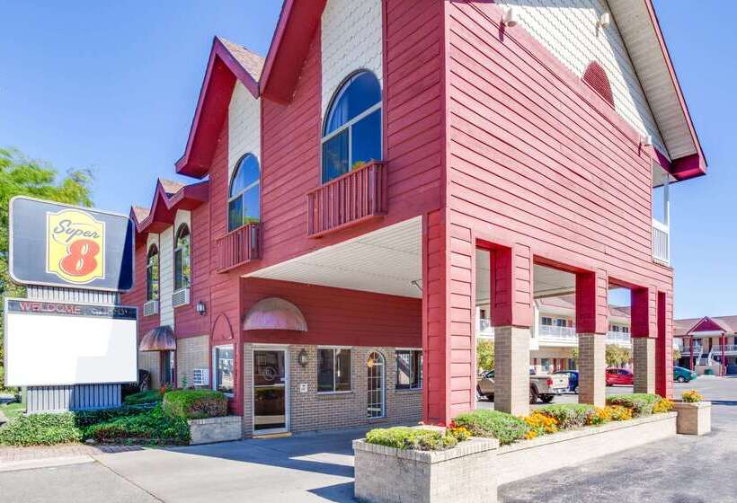 مُتل Super 8 Beachfront By Wyndham Mackinaw City, Mi