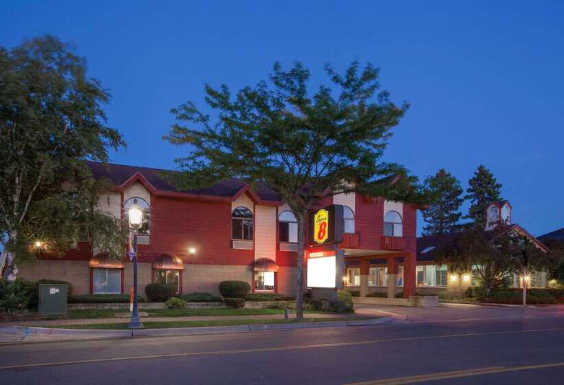 مُتل Super 8 Beachfront By Wyndham Mackinaw City, Mi