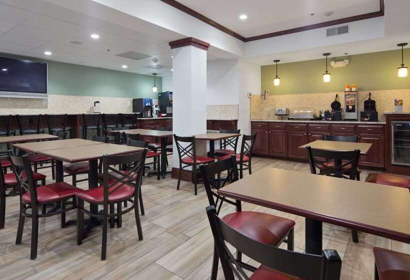 فندق Best Western Patriots Point