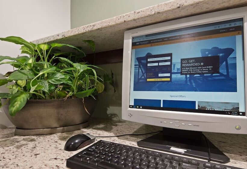 فندق Best Western Patriots Point