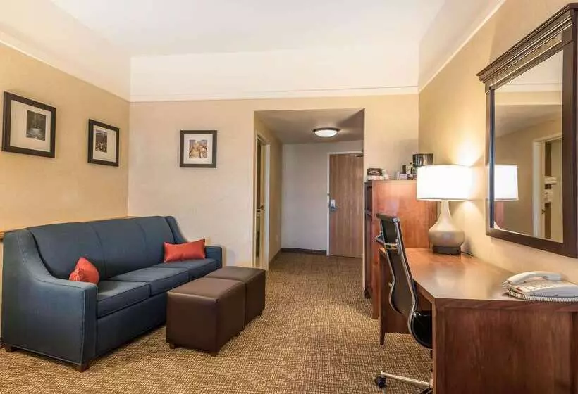 Отель Comfort Suites Longmont