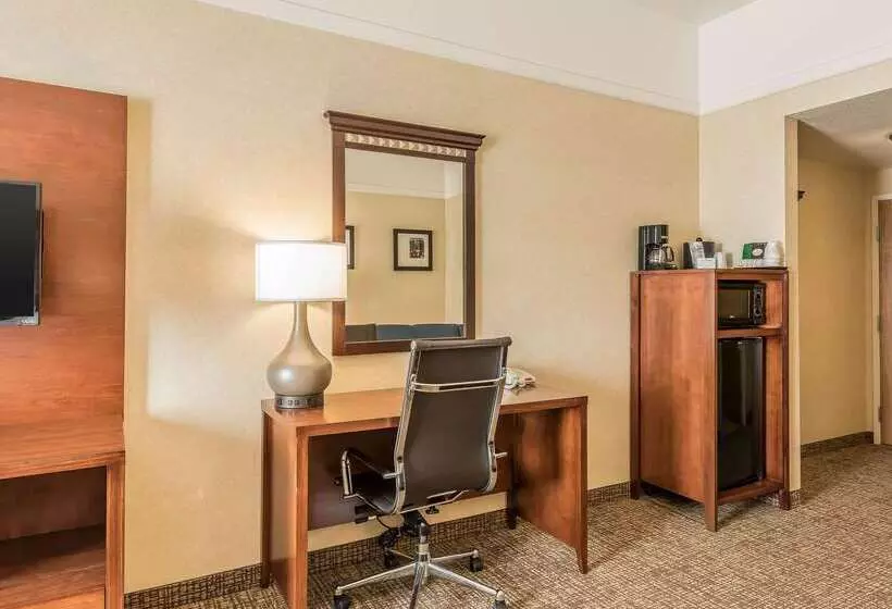 Отель Comfort Suites Longmont