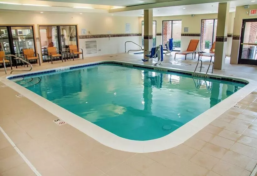 호텔 Courtyard By Marriott Rocky Mount