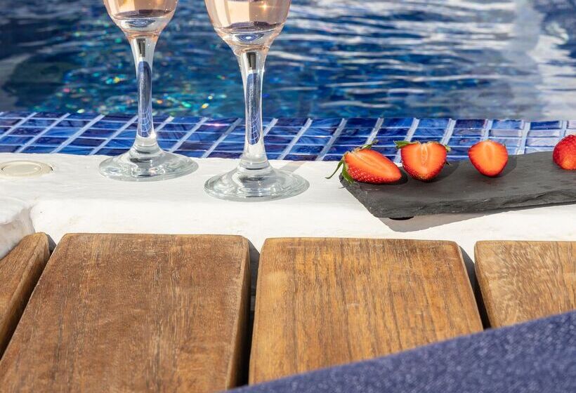 هتل Ikies Santorini