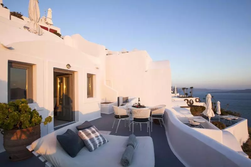 هتل Ikies Santorini