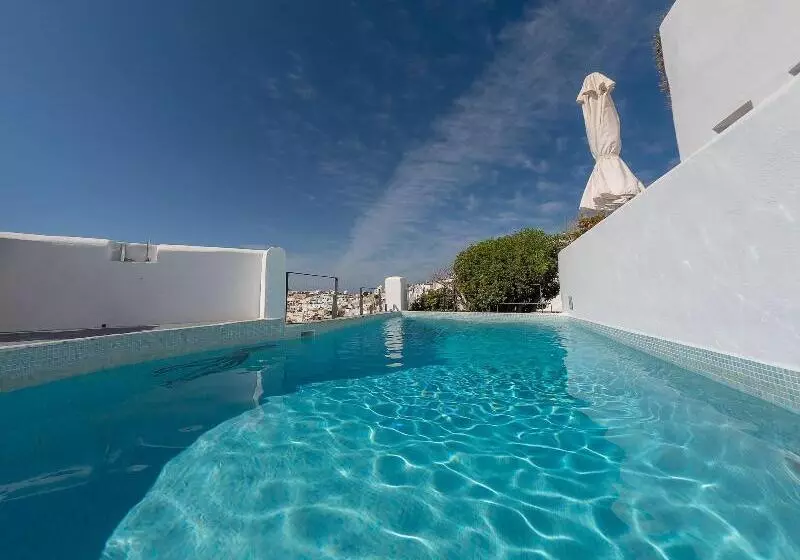 هتل Ikies Santorini