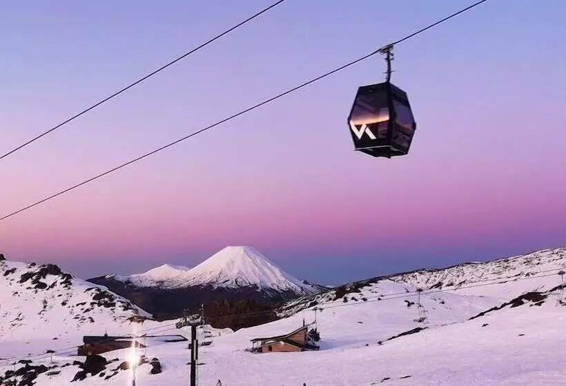 Отель Parklands Motorlodge & Holiday Park