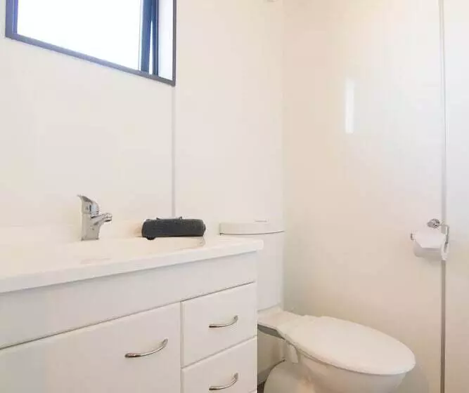 Отель Parklands Motorlodge & Holiday Park