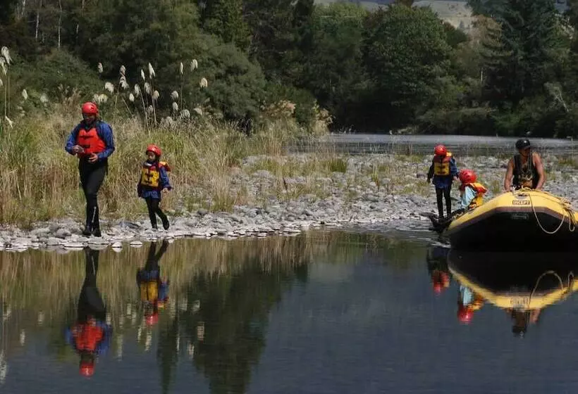 Отель Parklands Motorlodge & Holiday Park