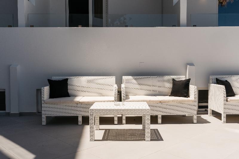 בית מלון כפרי Petradi Beach Lounge