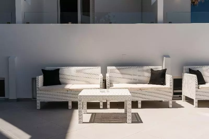 ホテル Petradi Beach Lounge